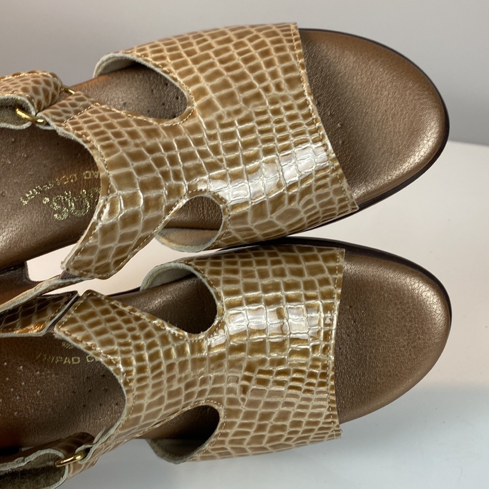 SAS Suntimer Heel Strap Sandal in Beige Croc Color Size 7S(slim) - Picture 14 of 15